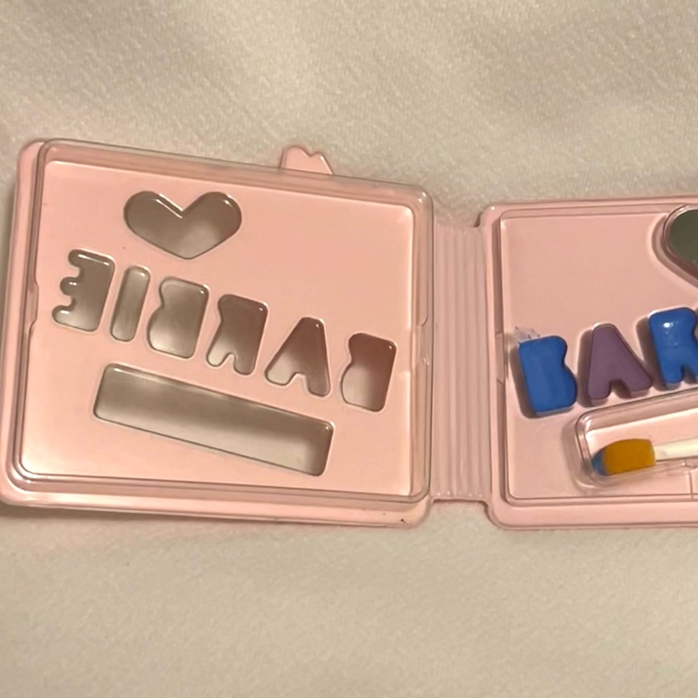 Barbie Pretty Surprise Cosmetics Vintage 1991 Eye Shadow Kit. Rare - Picture 4 of 8